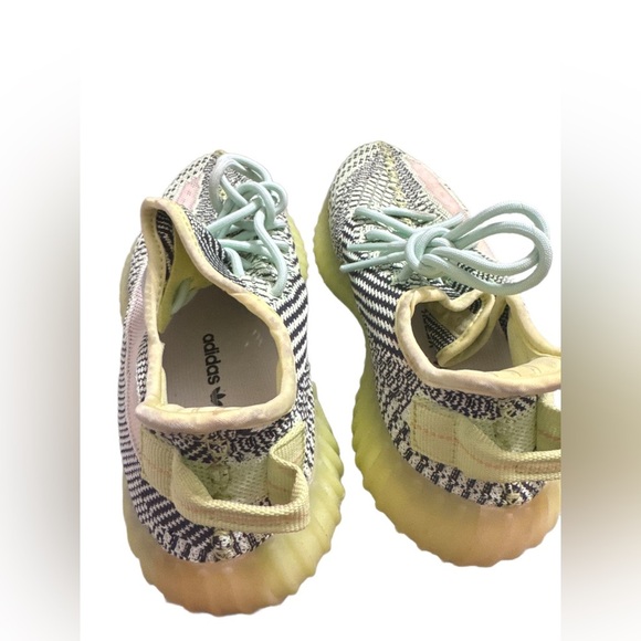adidas Yeezy Boost 350 V2
Yeezreel (Non-Reflective)
Size 6 men 

New - Picture 7 of 9